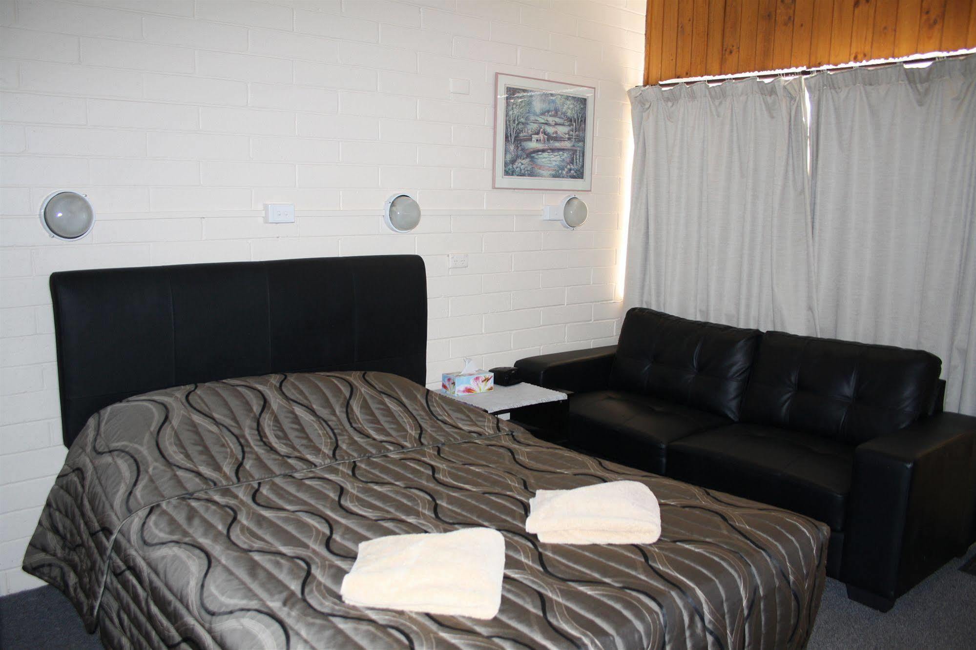 Nhill Oasis Motel Bagian luar foto