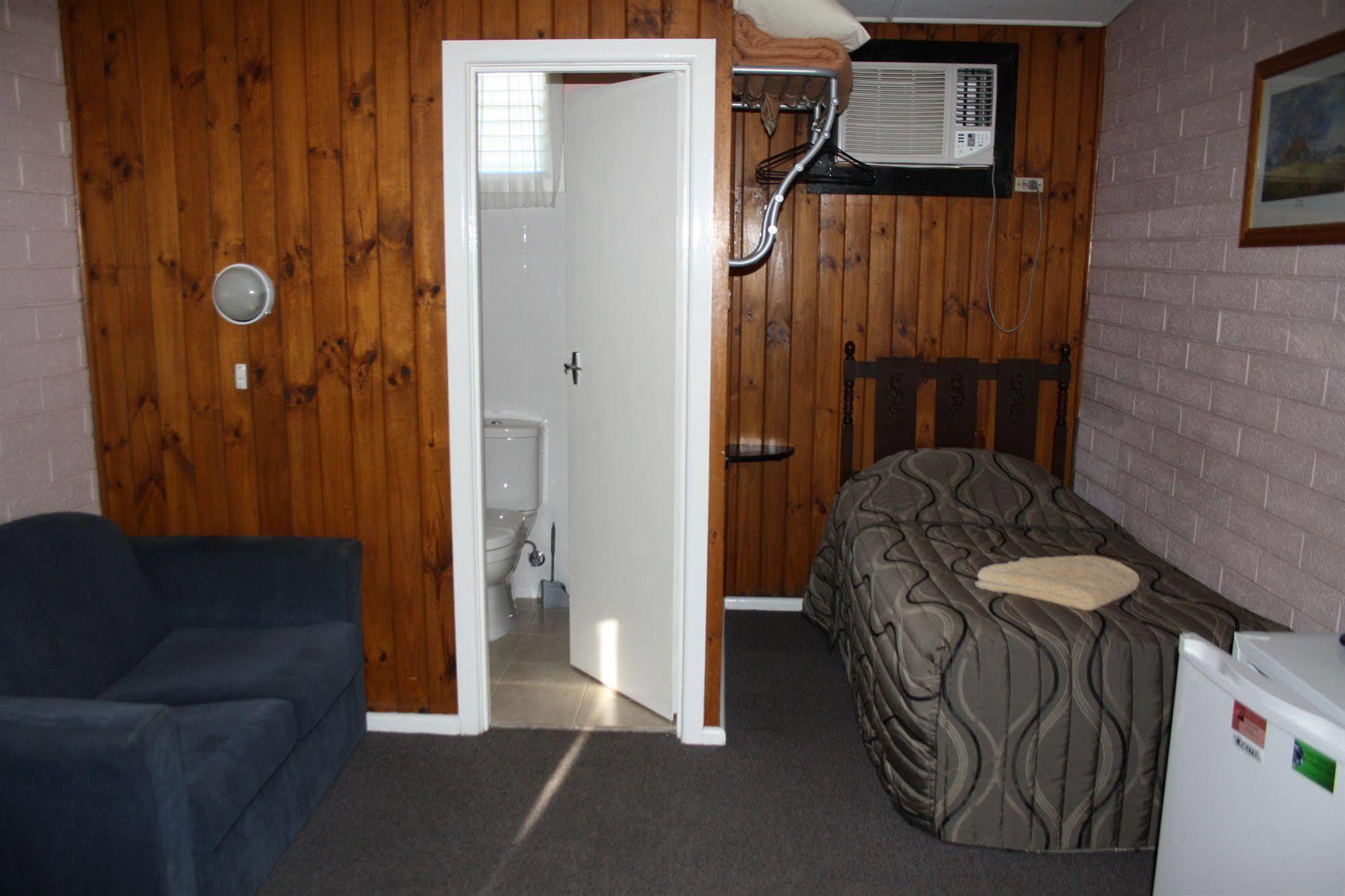 Nhill Oasis Motel Bagian luar foto